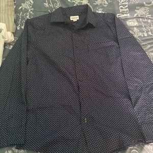Blue Long sleeve dress shirt. Great Condition, Brand: Haggar, Size: Medium.